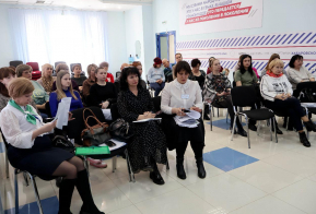 В третий день Недели Семейных многофункциональных центров состоялась информационная встреча семей с детьми в Хабаровском региональном отделении Всероссийской политической партии Единая Россия. 