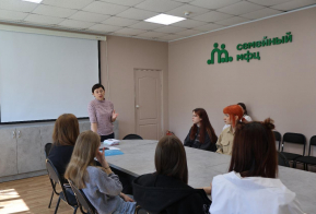 В третий день Недели Семейных многофункциональных центров состоялась информационная встреча семей с детьми в Хабаровском региональном отделении Всероссийской политической партии Единая Россия. 